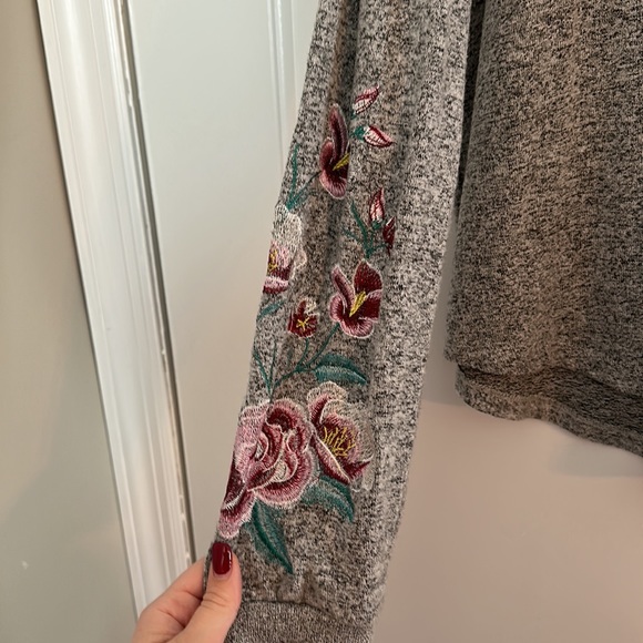 Alya | Open Shoulder Embroidered Top - Picture 2 of 7